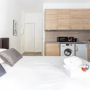 https://home-suite-home-pigalle-saint-lazare-studio.fr-paris.fr