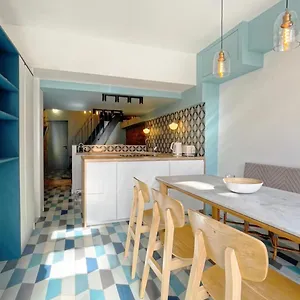 https://appartement-atypique-au-pied-du-sacre-coeur.fr-paris.fr